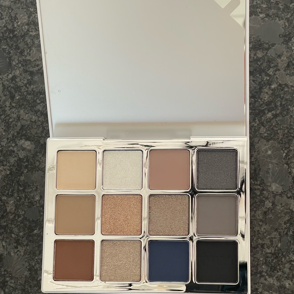 Makeup by Mario Ethereal Eyes Moonlight 12
Shades, 4 finishes it’s so pretty! - Picture 7 of 10
